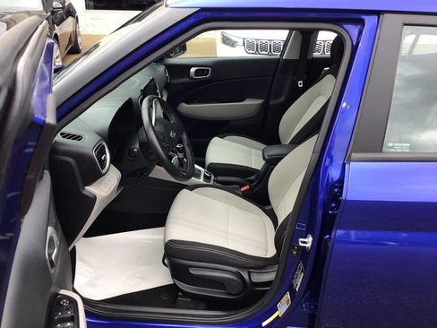 Used 2022 Hyundai Venue SEL FWD image 8