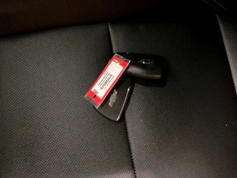 Used 2024 Chevrolet Equinox EV RS FWD image 30