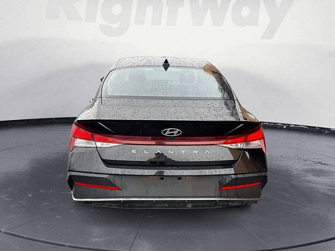 Used 2025 Hyundai Elantra Sport image 4