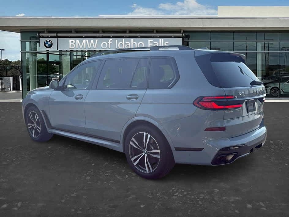 Used 2024 BMW X7 xDrive40i w/ M Sport Package AWD/4WD image 6