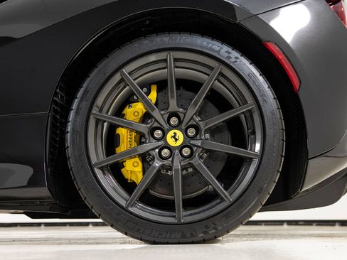 Certified 2022 Ferrari F8 Tributo RWD image 18