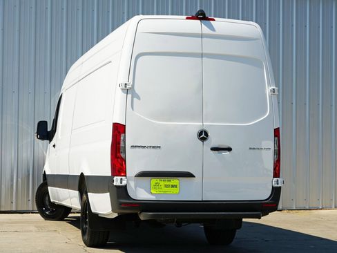 Used 2024 Mercedes-Benz Sprinter 3500 image 6