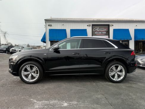 Used 2023 Audi Q8 Premium image 8