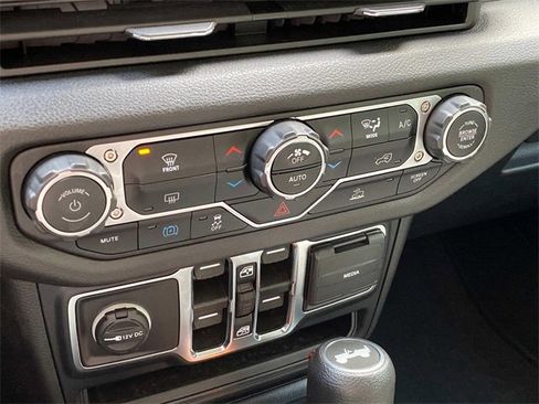 Used 2024 Jeep Wrangler Unlimited image 26