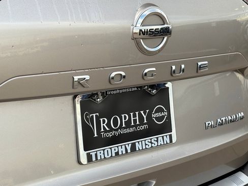 Certified 2021 Nissan Rogue Platinum image 8