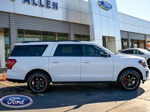 Used 2022 Ford Expedition Max Limited image 8