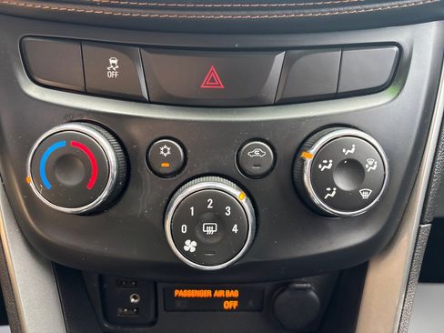 Used 2018 Chevrolet Trax LT w/ Driver Confidence Package image 27