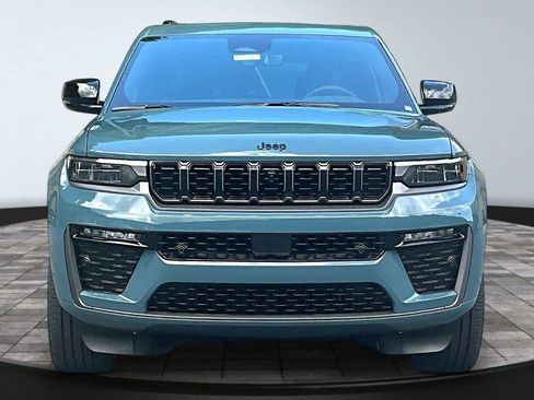 New 2027 Jeep Grand Cherokee Limited AWD/4WD image 2