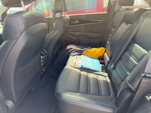 Used 2017 Kia Sorento SX image 2