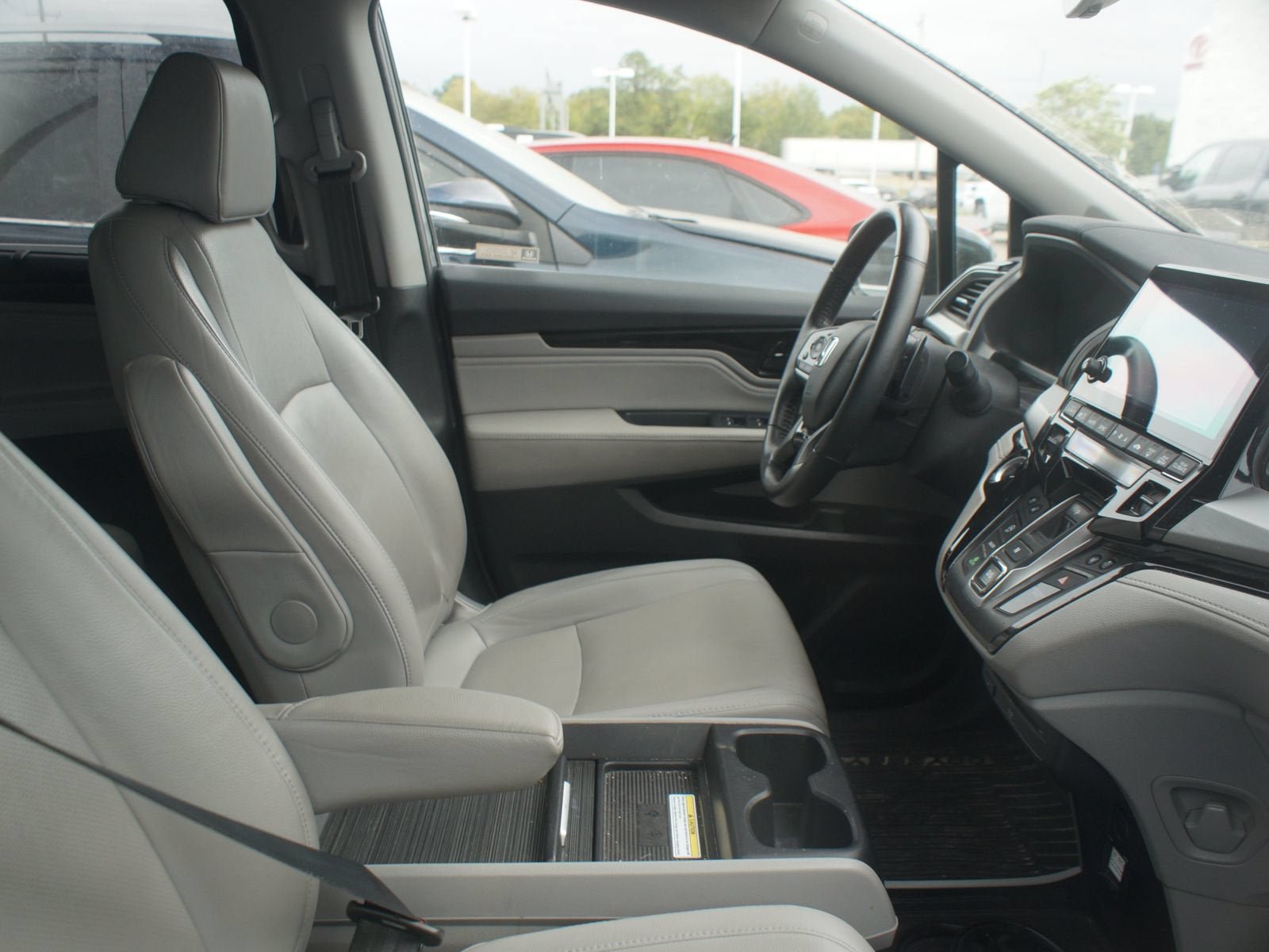Used 2019 Honda Odyssey Elite image 2
