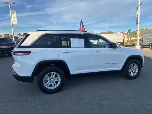 Used 2023 Jeep Grand Cherokee Laredo image 15