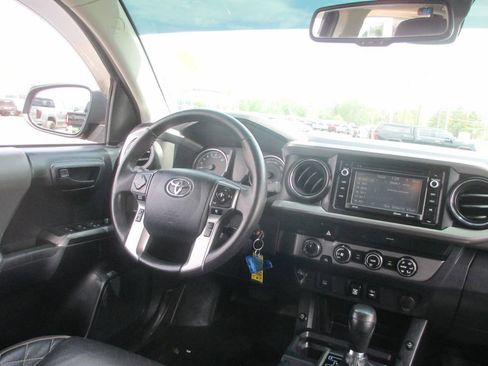 Used 2019 Toyota Tacoma SR5 image 25