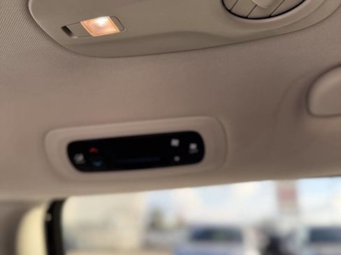 Used 2023 Chrysler Voyager LX image 13