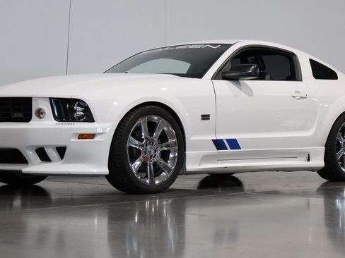 Used 2005 Ford Mustang GT RWD image 39