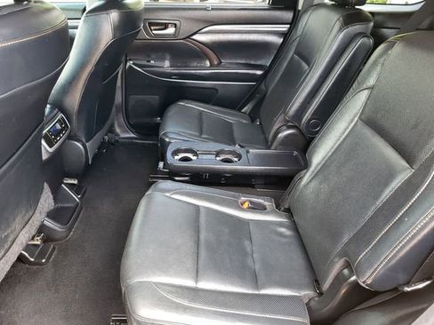 Used 2017 Toyota Highlander Limited w/ Carpet Mat Package AWD/4WD image 22