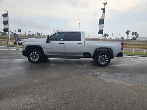 Used 2022 Chevrolet Silverado 2500 Custom w/ Custom Value Package AWD/4WD image 8