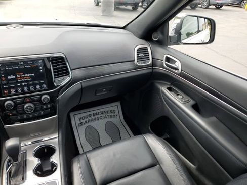 Used 2022 Jeep Grand Cherokee Limited w/ Tech Group AWD/4WD image 16
