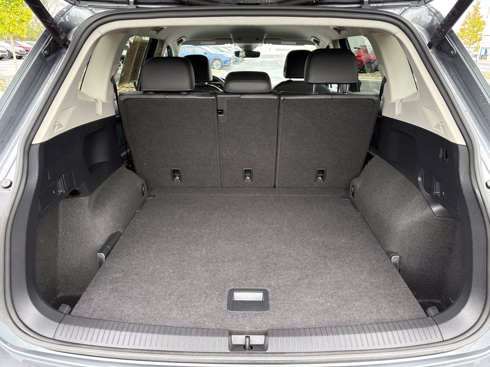 Used 2024 Volkswagen Tiguan SE AWD/4WD image 10