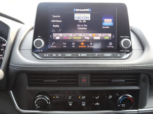 Used 2024 Nissan Rogue S AWD/4WD image 11