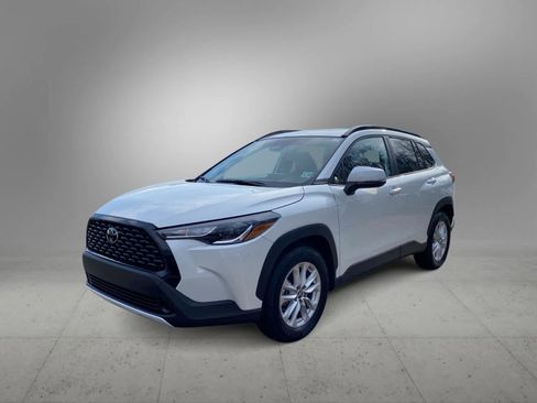 Certified 2024 Toyota Corolla Cross LE image 7