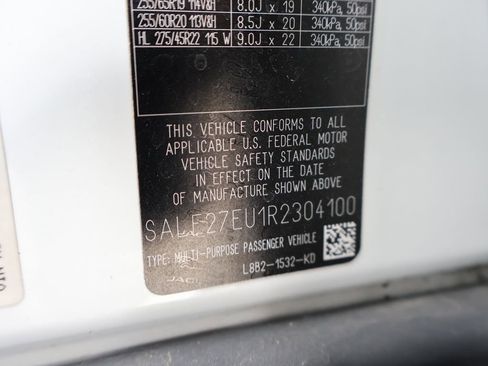 Used 2024 Land Rover Defender 110 X-Dynamic SE AWD/4WD image 39