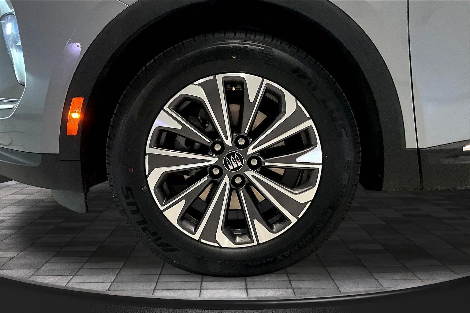 Used 2025 Buick Envision Preferred AWD/4WD image 33