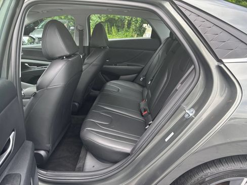 Used 2025 Hyundai Elantra Limited FWD image 22