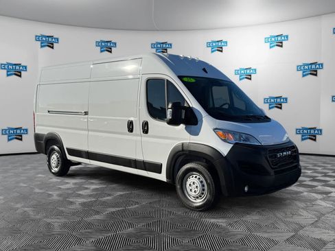 Used 2025 RAM ProMaster 2500 w/ Convenience Group image 8
