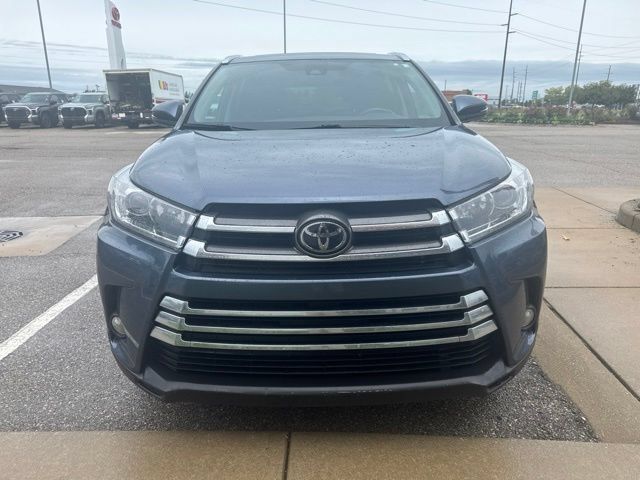 Used 2018 Toyota Highlander Limited AWD/4WD image 3
