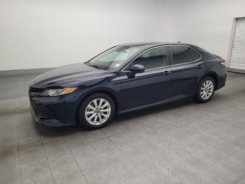 Used 2020 Toyota Camry LE image 2