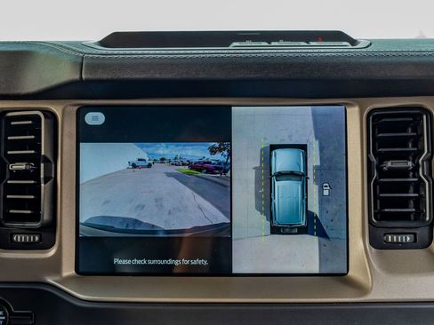 Used 2025 Ford Bronco Outer Banks image 26