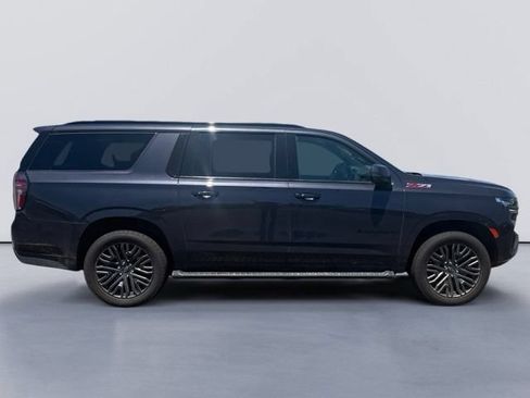 Used 2022 Chevrolet Suburban Z71 w/ Luxury Package AWD/4WD image 2