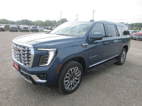 New 2026 GMC Yukon XL Elevation w/ Elevation Premium Package AWD/4WD image 9