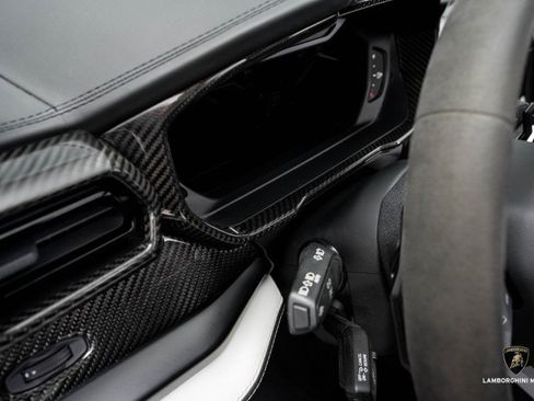 Used 2025 Lamborghini Urus SE image 25