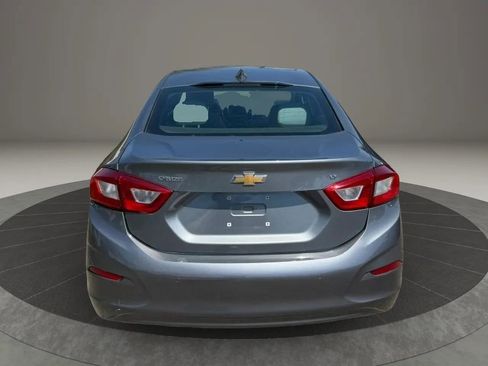 Used 2019 Chevrolet Cruze LT w/ Convenience Package FWD image 5