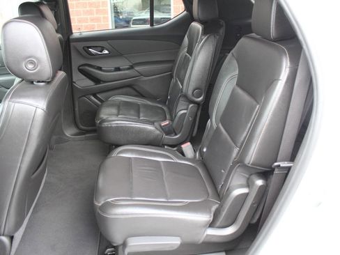 Used 2023 Chevrolet Traverse LT image 21