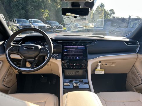 New 2025 Jeep Grand Cherokee Limited w/ Luxury Tech Group II image 55