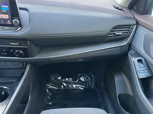 Used 2021 Nissan Rogue S image 27