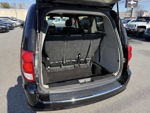Used 2019 Dodge Grand Caravan SXT image 25