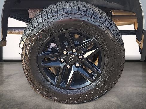 Used 2024 Chevrolet Silverado 1500 LT Trail Boss w/ Convenience Package II AWD/4WD image 7