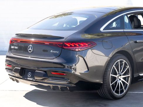 Used 2023 Mercedes-Benz EQS 580 4MATIC Sedan image 11