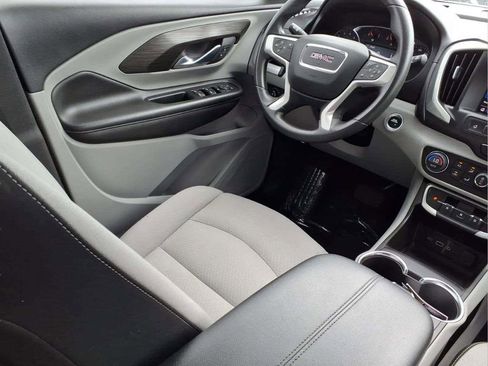 Used 2022 GMC Terrain SLE w/ Driver Convenience Package FWD image 9