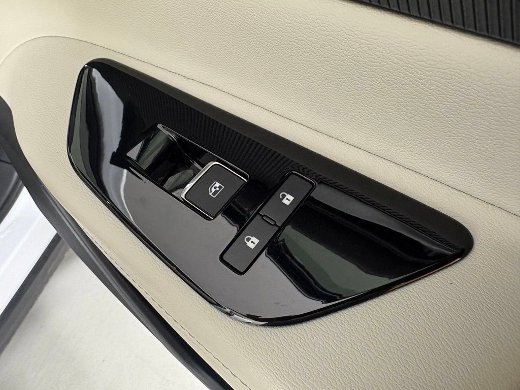 Certified 2025 Nissan Murano SV AWD/4WD image 13