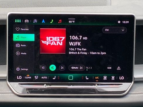 Certified 2025 Volkswagen Tiguan SE w/ Panoramic Sunroof Package AWD/4WD image 6