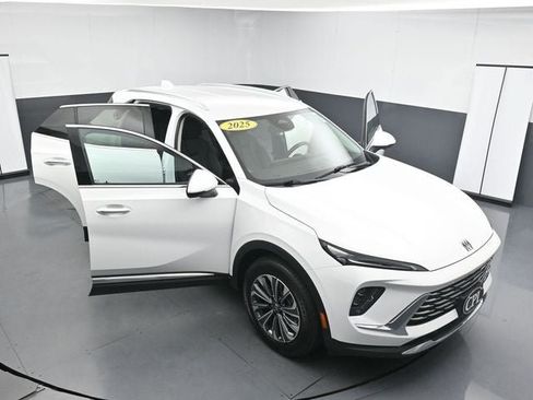 Used 2025 Buick Envision Preferred AWD/4WD image 22