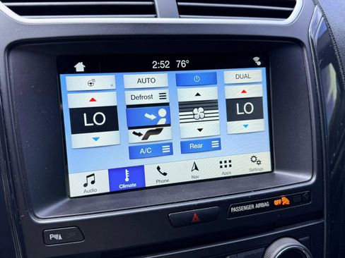 Used 2018 Ford Explorer XLT w/ Equipment Group 202A FWD image 24