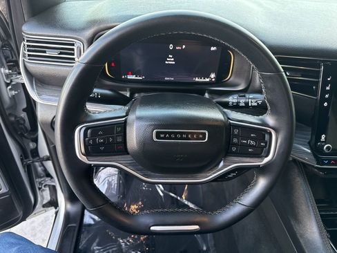 Used 2024 Jeep Wagoneer L Series II w/ Flexible Seating Group AWD/4WD image 14