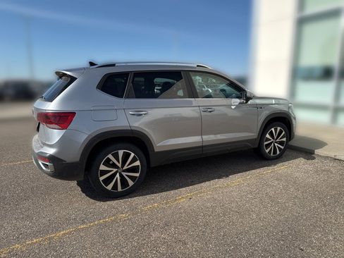 Used 2022 Volkswagen Taos SE AWD/4WD image 3