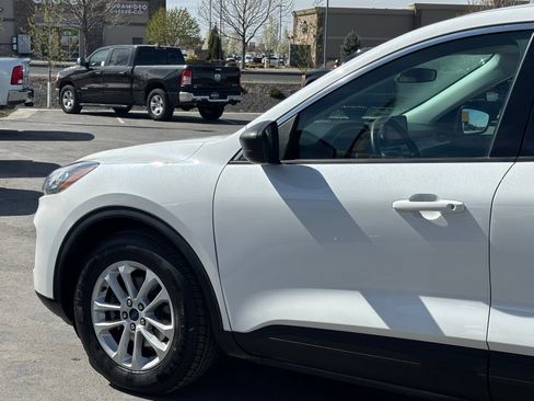 Used 2022 Ford Escape SE w/ Convenience Package FWD image 6