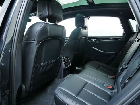 Used 2025 Porsche Macan image 13